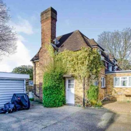 Lovely Cottage In The Heart Of Shirley- קרוידון מראה חיצוני תמונה