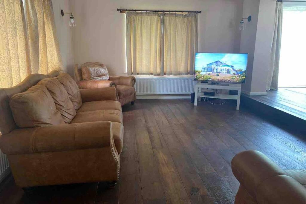 Lovely Cottage In The Heart Of Shirley- קרוידון מראה חיצוני תמונה